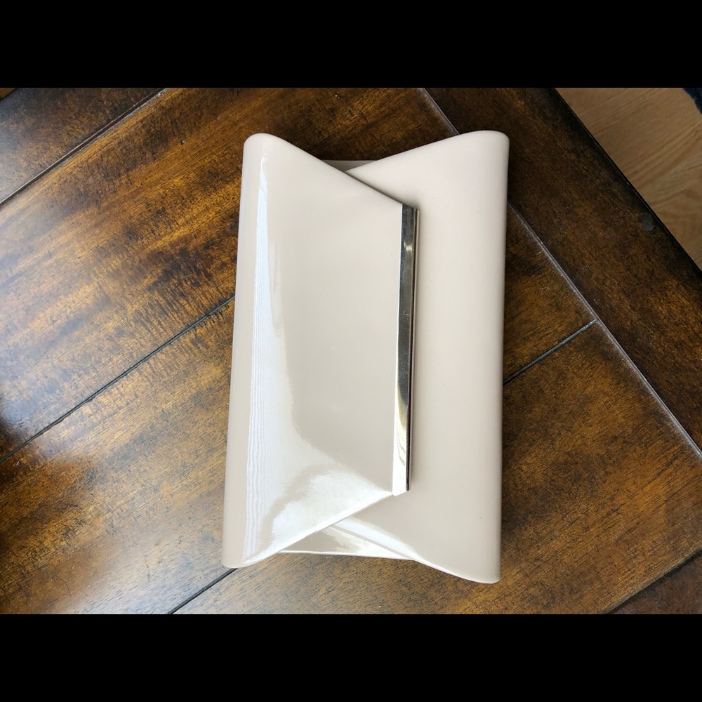 Medium cream clutch